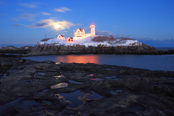 Nubble Lighthouse Holiday Lights Moon Tide Pools